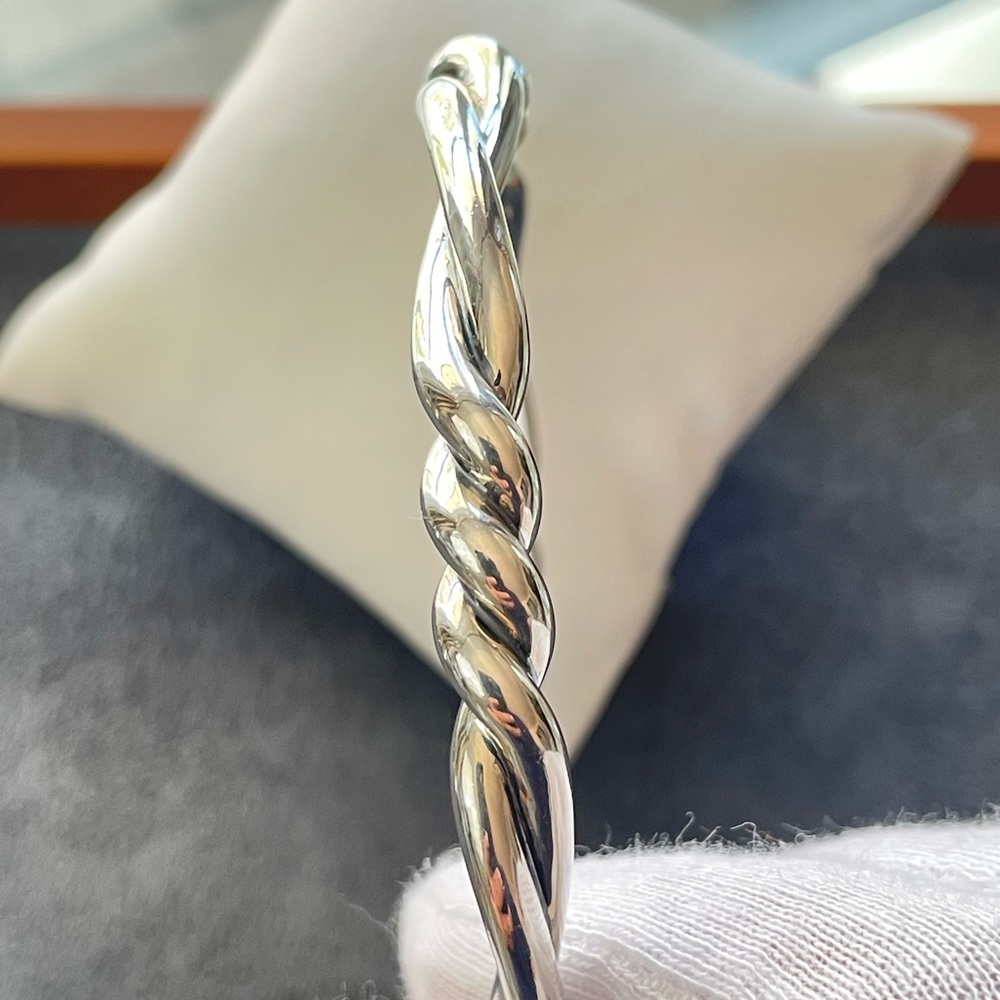 David Yurman Authentic 7mm Heavy
Continuance-Bangle Bracelet-Size Lg Oval - Picture 10 of 12